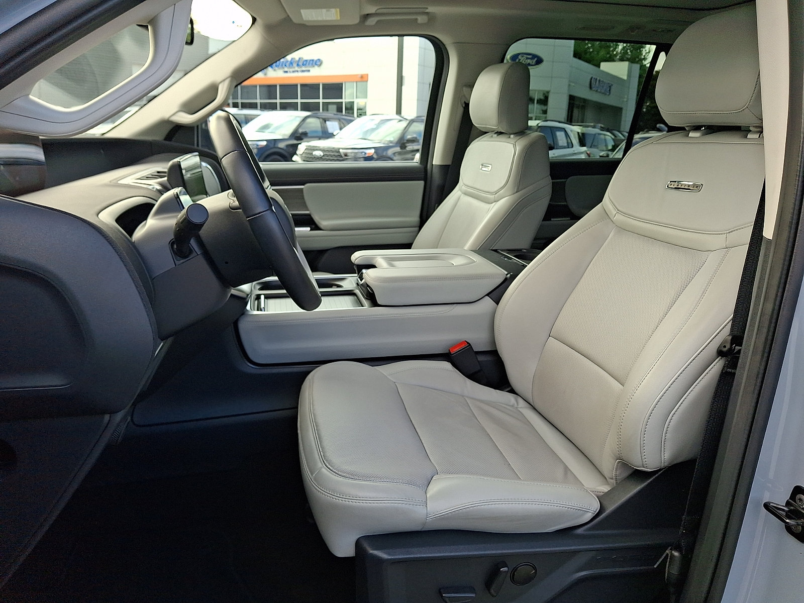 Certified 2025 Ford Expedition Max Platinum w/ Driver's Package AWD/4WD image 17