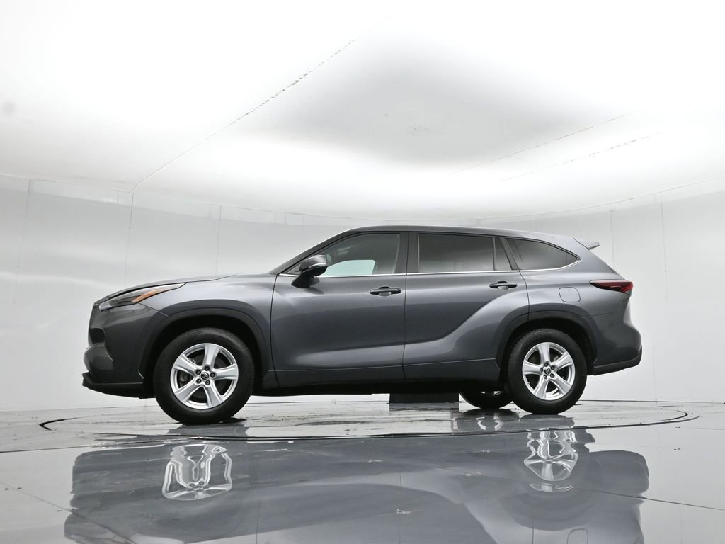 Used 2024 Toyota Highlander LE image 24