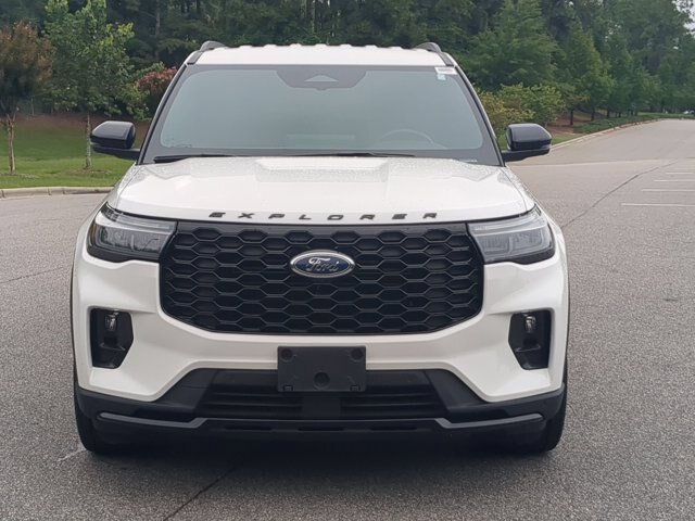Certified 2025 Ford Explorer ST-Line w/ Premium Package AWD/4WD image 9