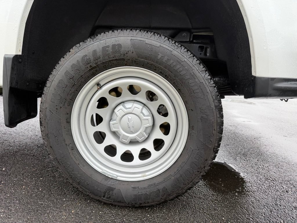 Used 2024 Chevrolet Colorado W/T RWD image 6