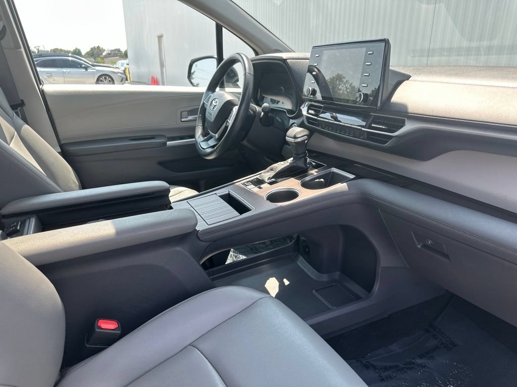 Used 2021 Toyota Sienna XLE w/ XLE Plus Package FWD image 30