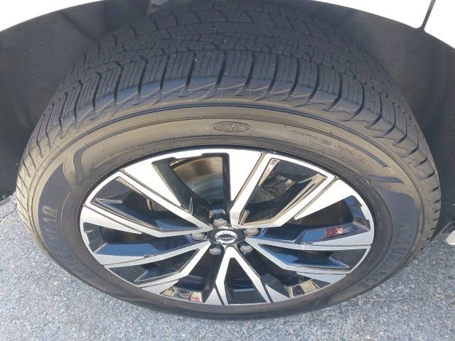 Used 2023 Volvo XC60 B5 Plus AWD/4WD image 14