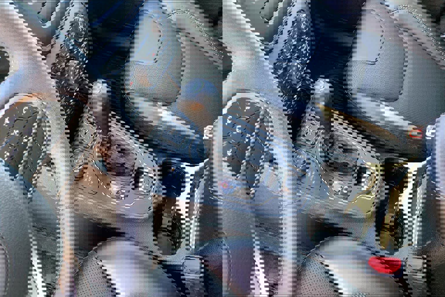 Used 2022 Jeep Cherokee Latitude Lux w/ Mopar Interior Package image 16