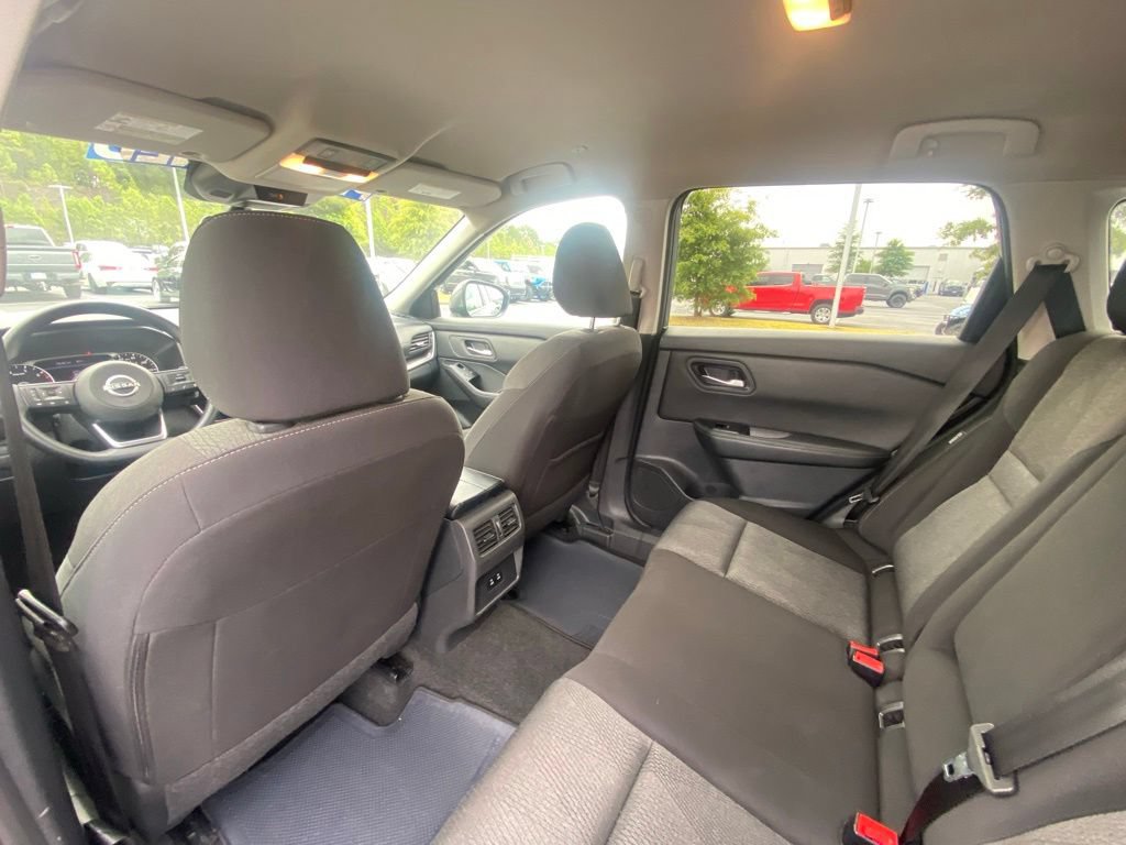 Used 2024 Nissan Rogue SV FWD image 22