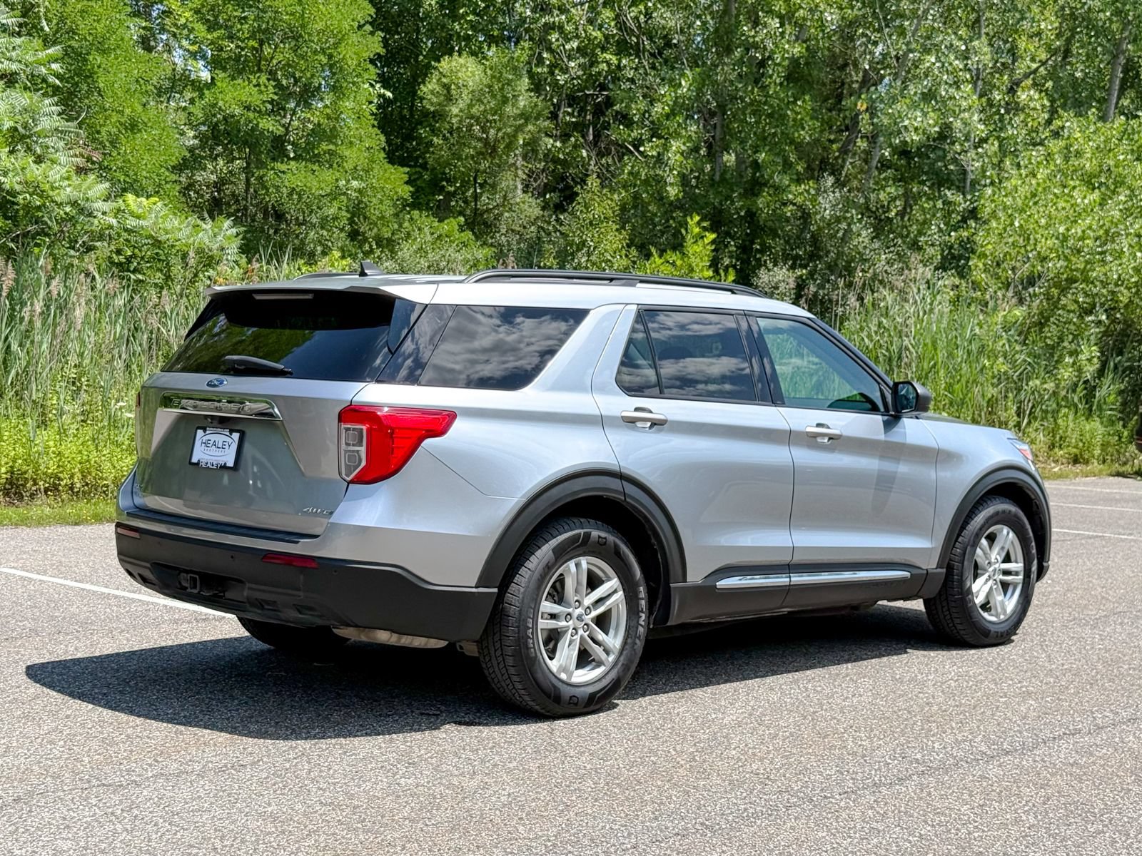 Certified 2022 Ford Explorer XLT w/ Class IV Trailer Tow Package AWD/4WD image 7