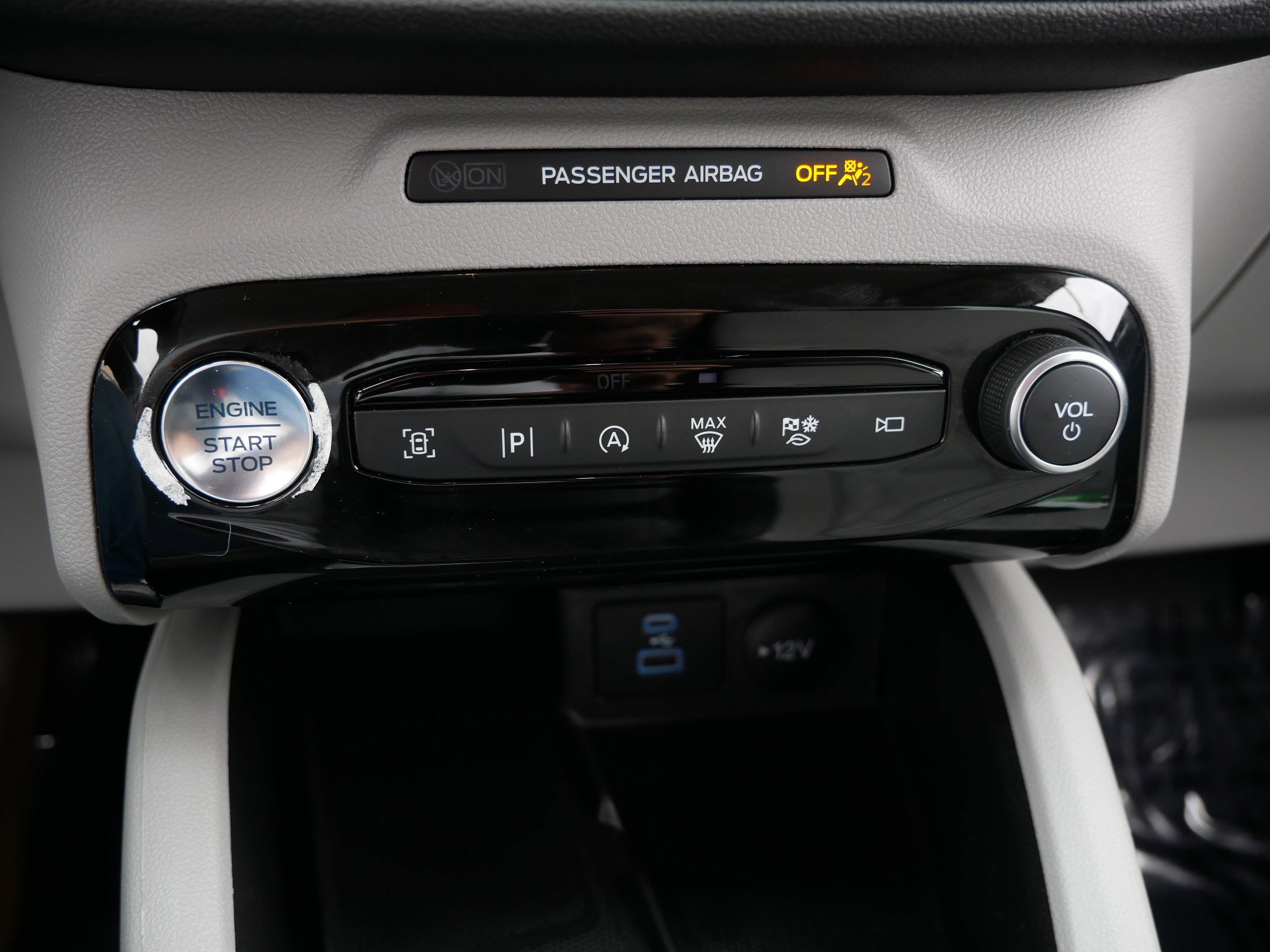 Certified 2023 Ford Escape Platinum w/ Premium Technology Package AWD/4WD image 23
