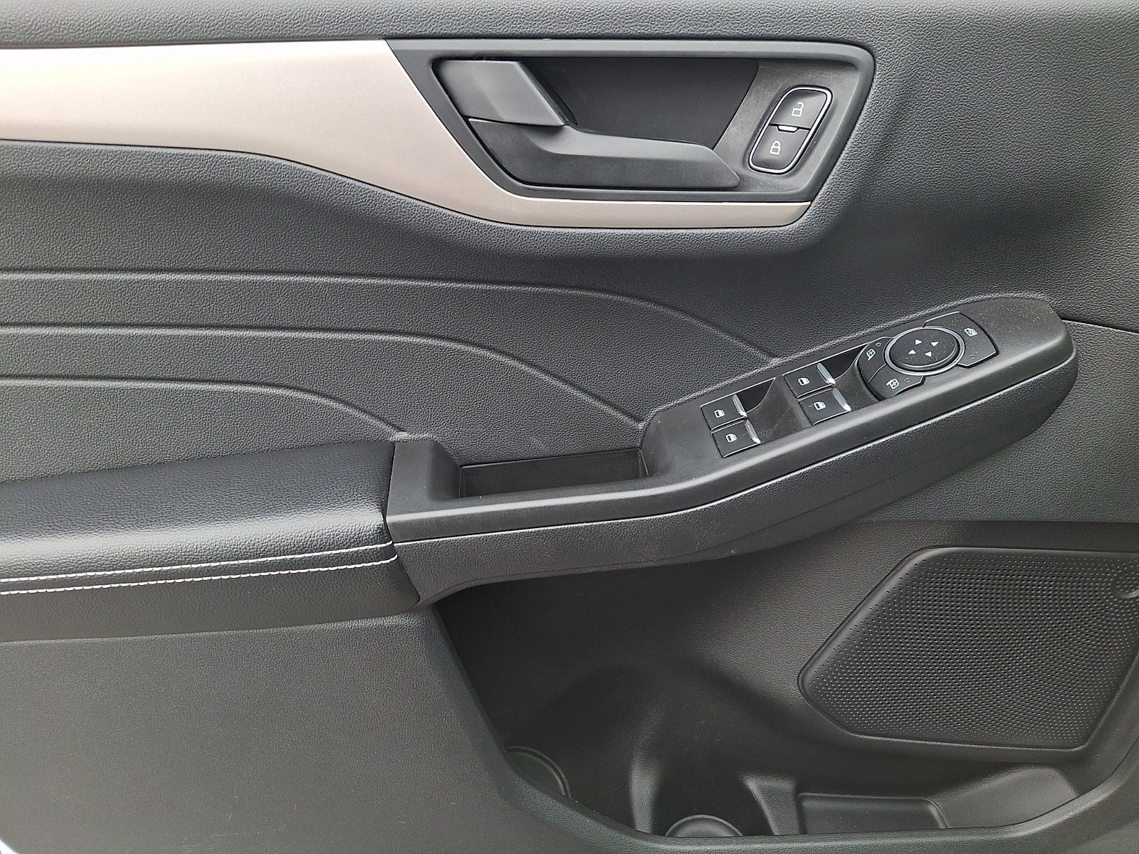 Certified 2022 Ford Escape SE image 10