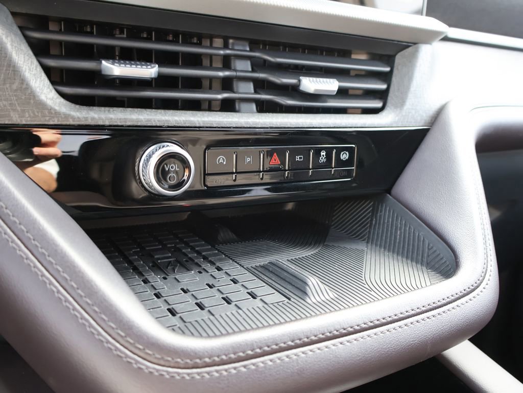 Certified 2025 Ford Explorer Platinum w/ LUX Leather Package image 40