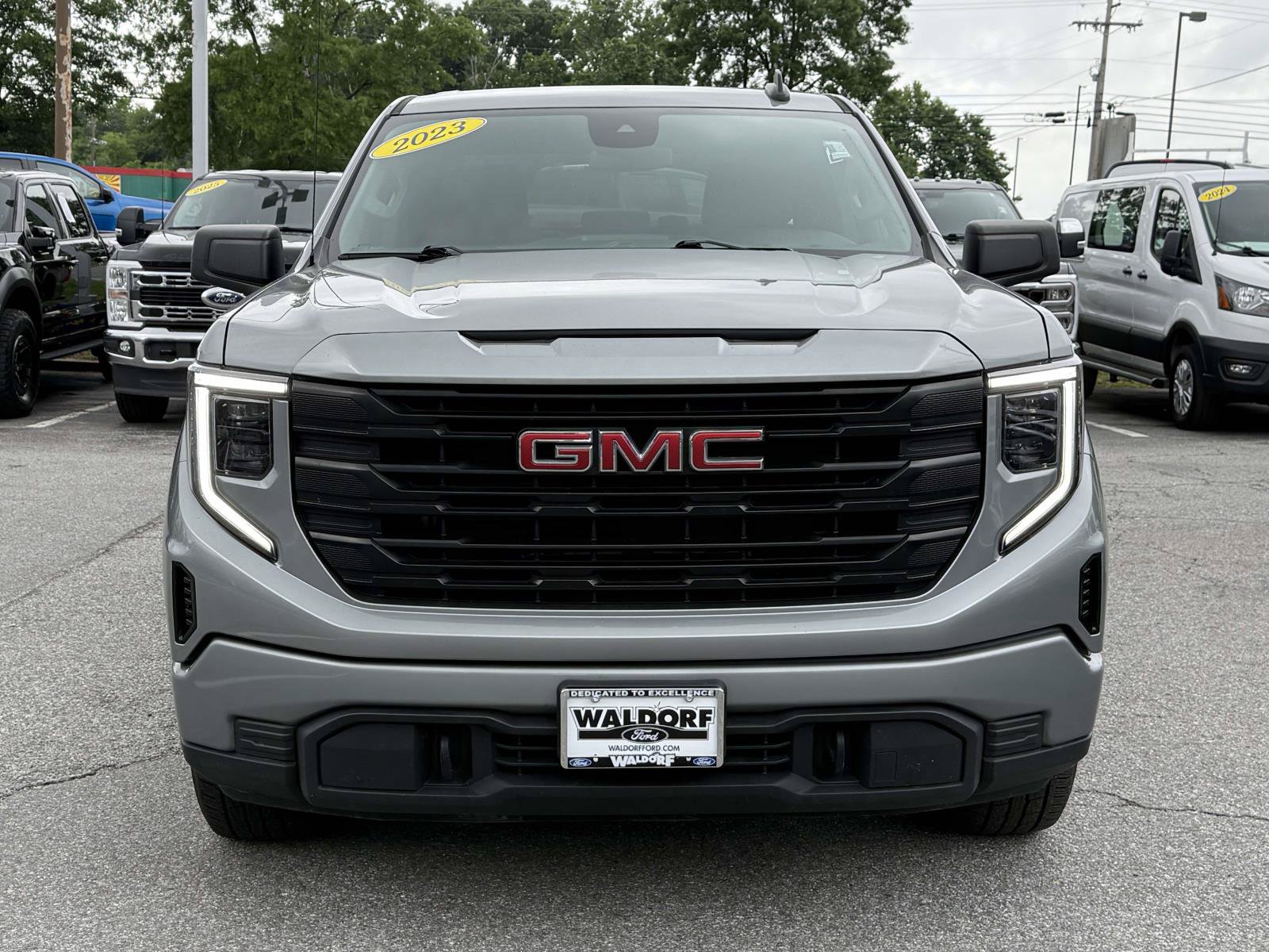 Used 2023 GMC Sierra 1500 Pro w/ Graphite Edition AWD/4WD image 6