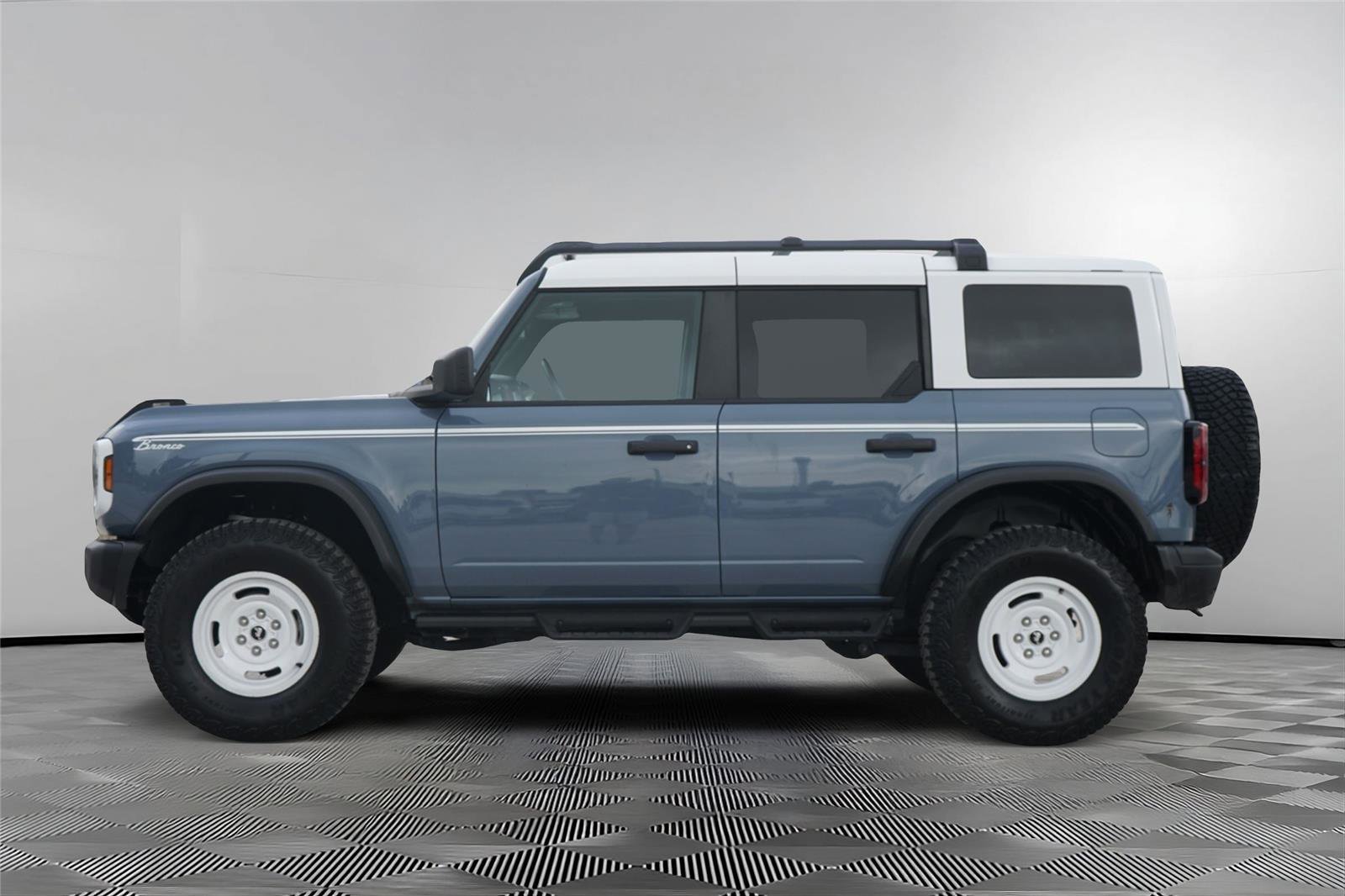 Certified 2023 Ford Bronco Heritage Edition AWD/4WD image 7