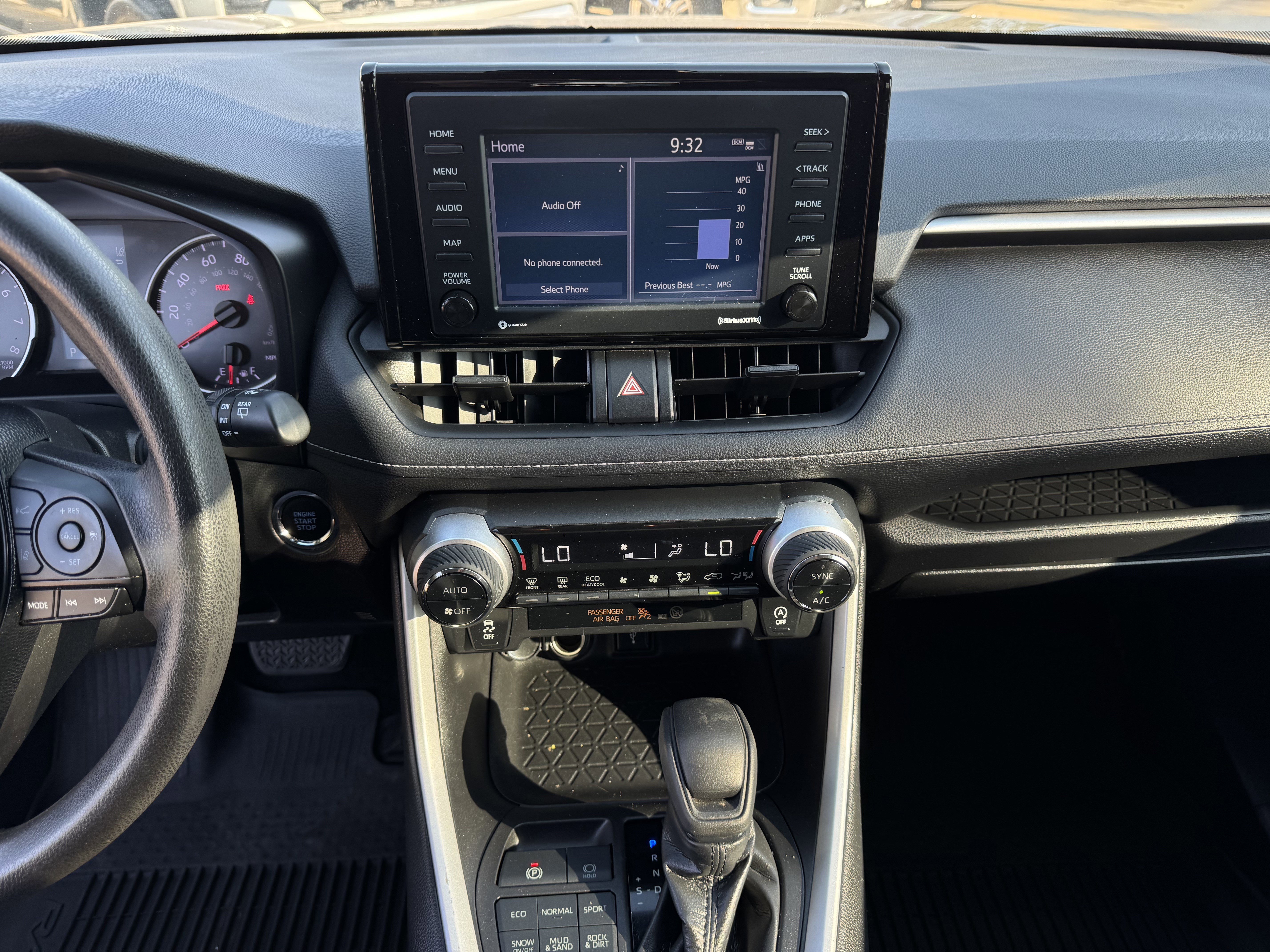 Used 2021 Toyota RAV4 XLE w/ Carpet Mat Package (TMS) image 20