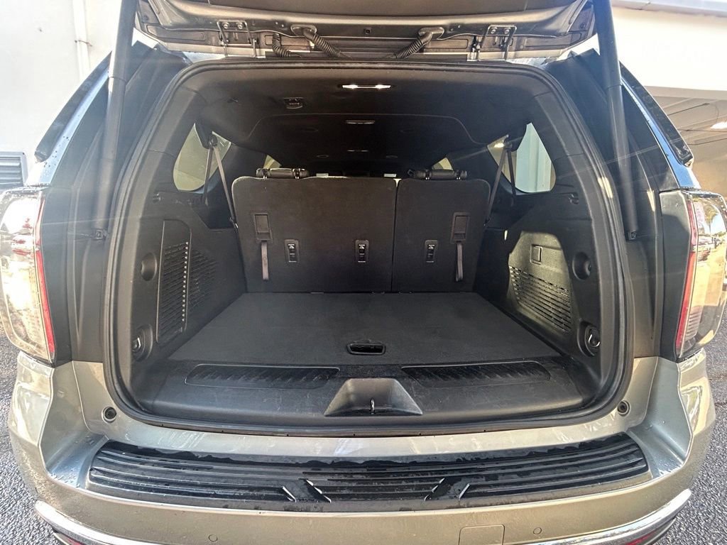 Used 2023 Chevrolet Suburban LT image 33