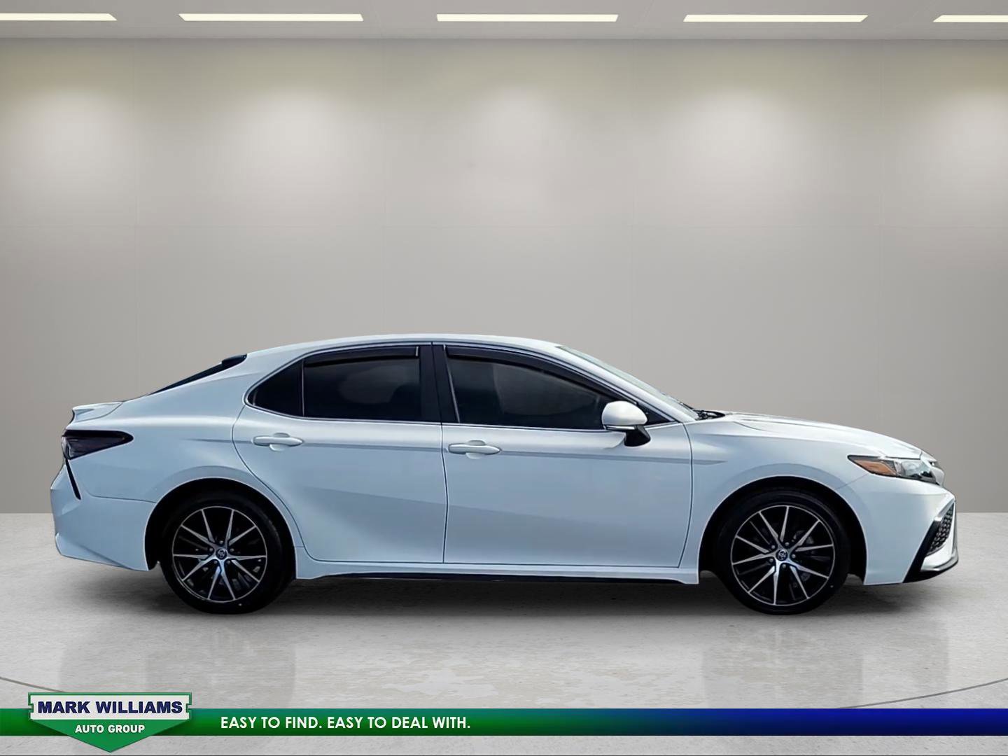 Used 2023 Toyota Camry SE image 6