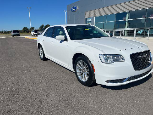 Used 2020 Chrysler 300 Touring RWD image 3
