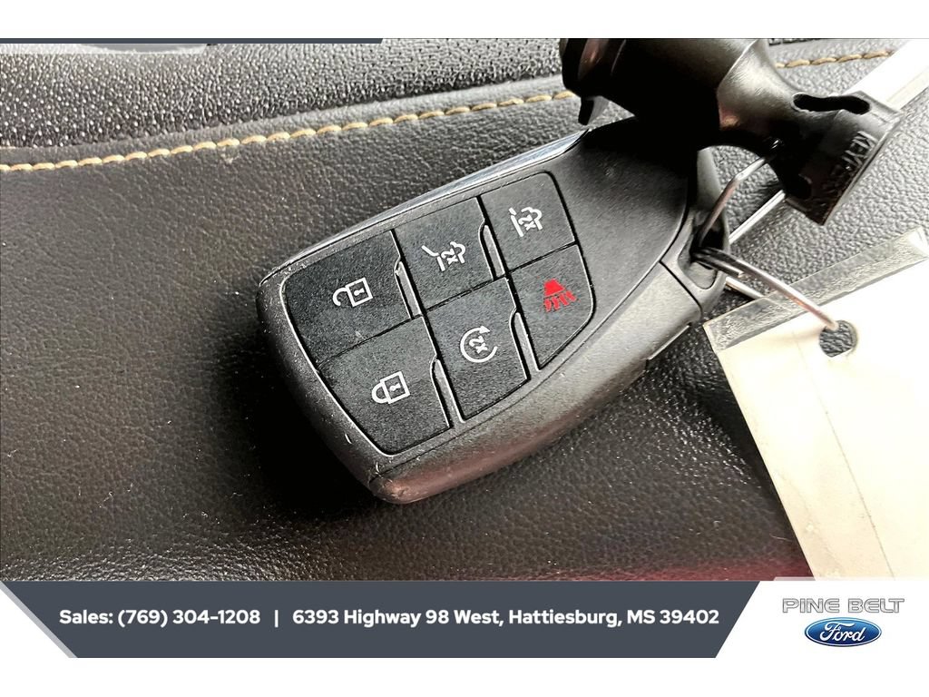 Used 2023 GMC Yukon XL SLT AWD/4WD image 9