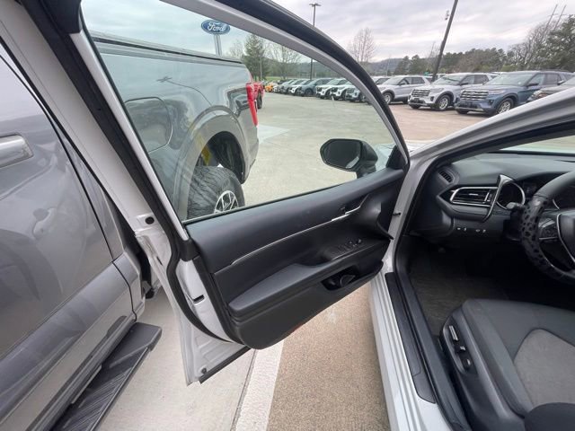 Used 2024 Toyota Camry LE w/ Convenience Package image 15