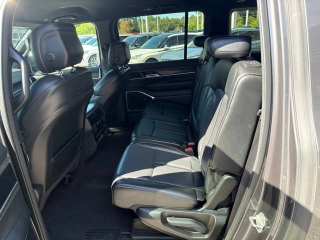 Used 2024 Jeep Wagoneer L Series III w/ Flexible Seating Group AWD/4WD image 13