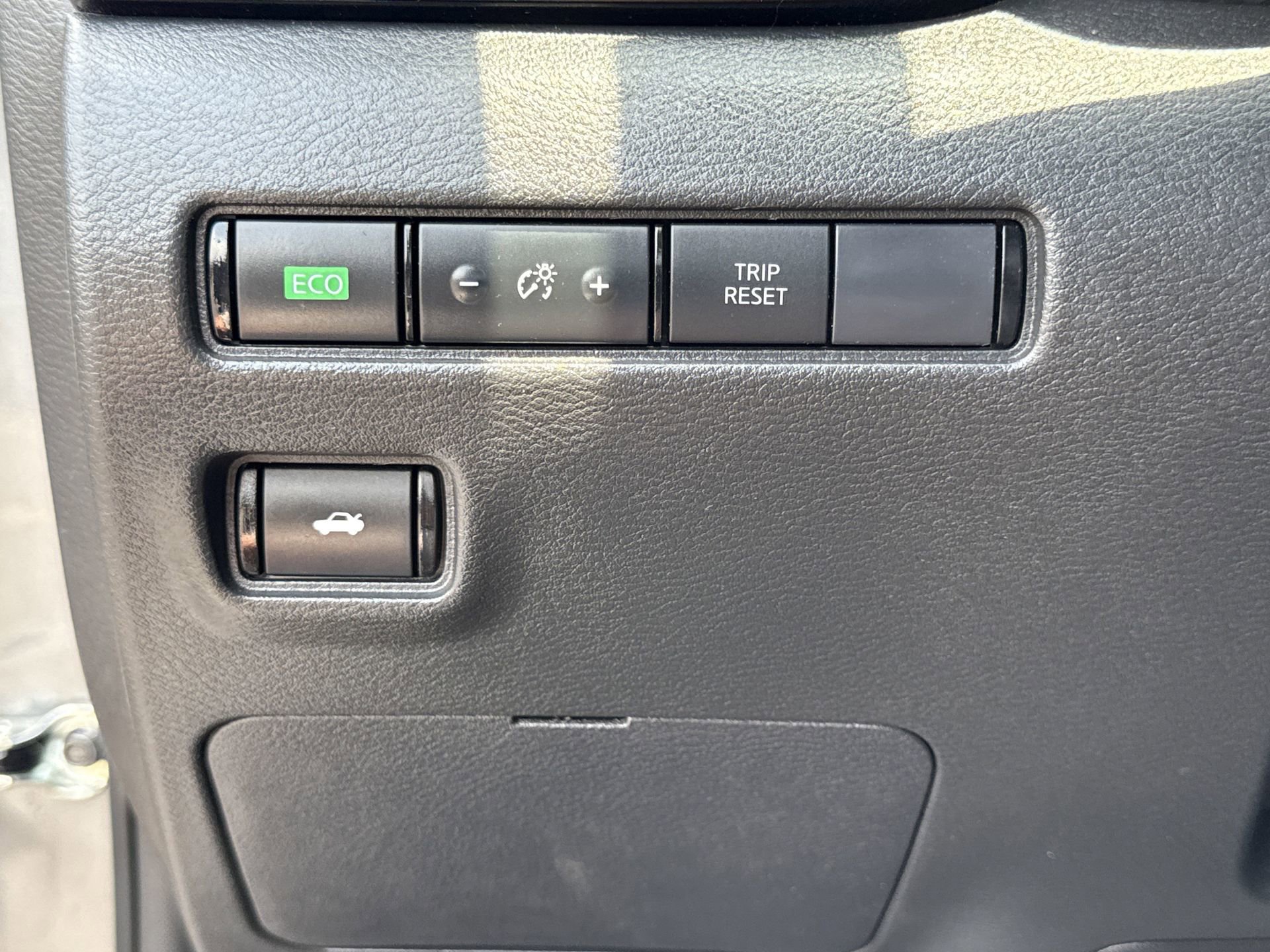 Used 2025 Nissan Sentra SV FWD image 13