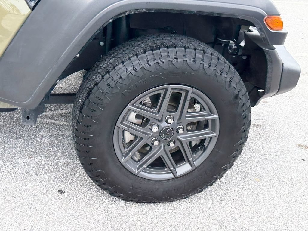 Used 2025 Jeep Wrangler Unlimited Sport AWD/4WD image 9
