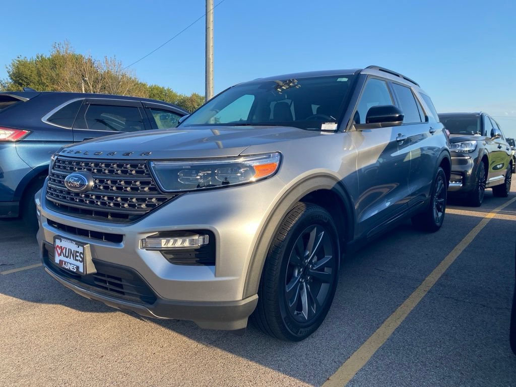 Certified 2023 Ford Explorer XLT w/ Equipment Group 202A AWD/4WD image 16