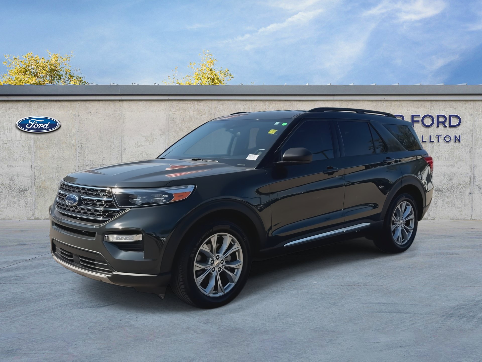 Certified 2024 Ford Explorer XLT w/ Equipment Group 202A RWD image 4