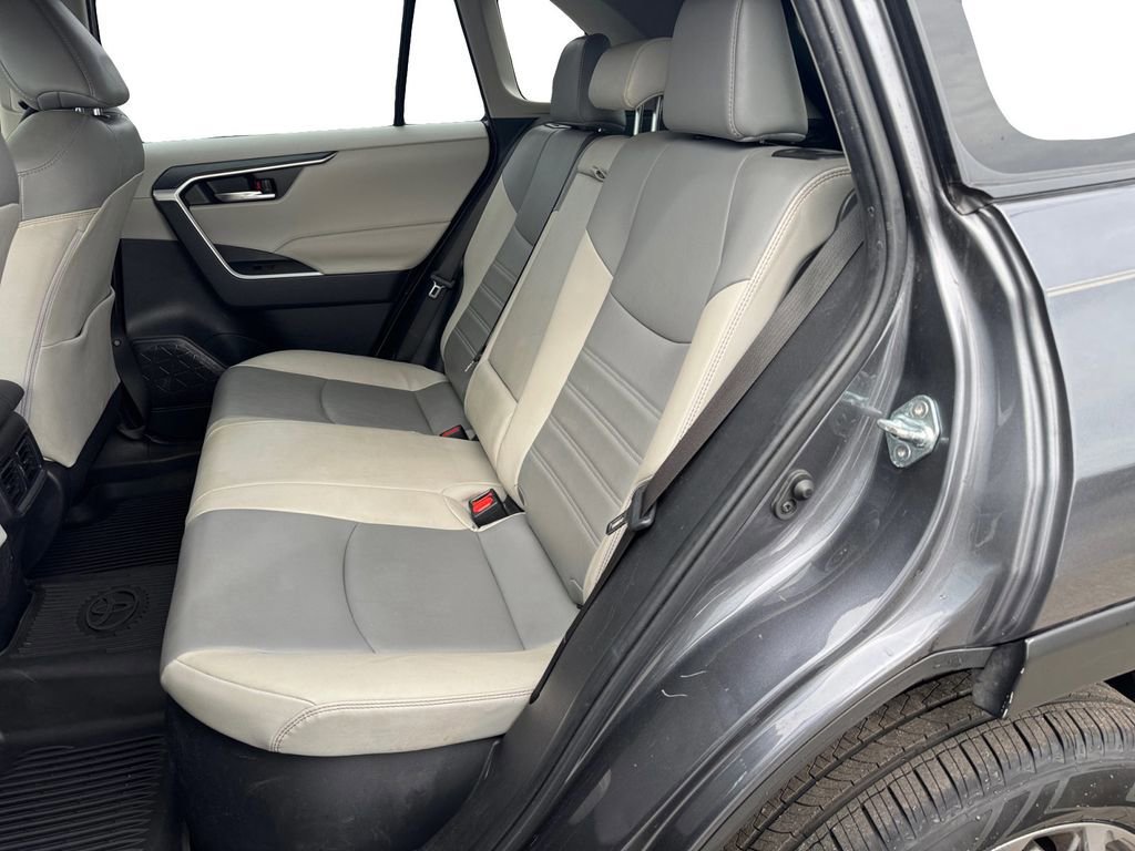 Used 2022 Toyota RAV4 XLE Premium AWD/4WD image 17