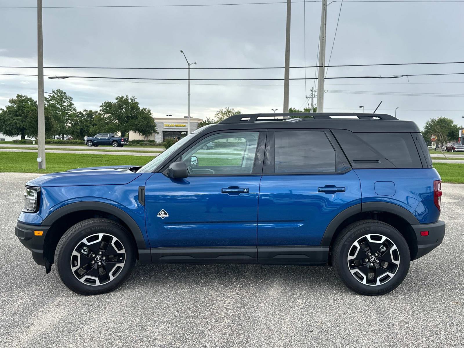 Certified 2024 Ford Bronco Sport Outer Banks w/ Tech Package image 2
