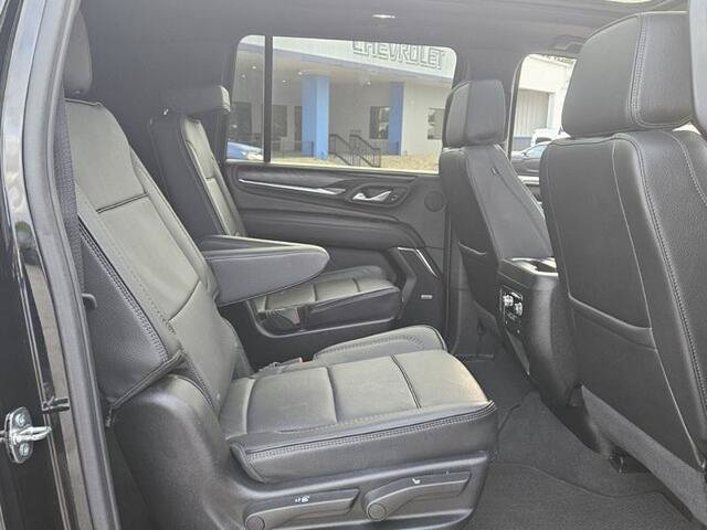Used 2024 GMC Yukon XL Denali AWD/4WD image 17