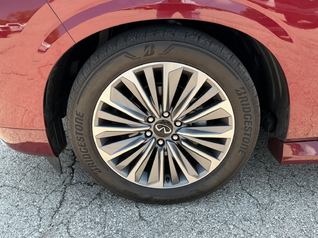 Used 2025 INFINITI QX80 Sensory AWD/4WD image 8