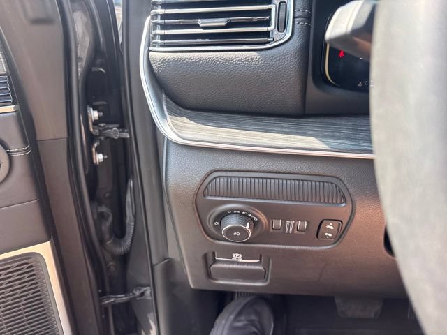 Used 2024 Jeep Wagoneer Series II w/ Flexible Seating Group RWD image 19