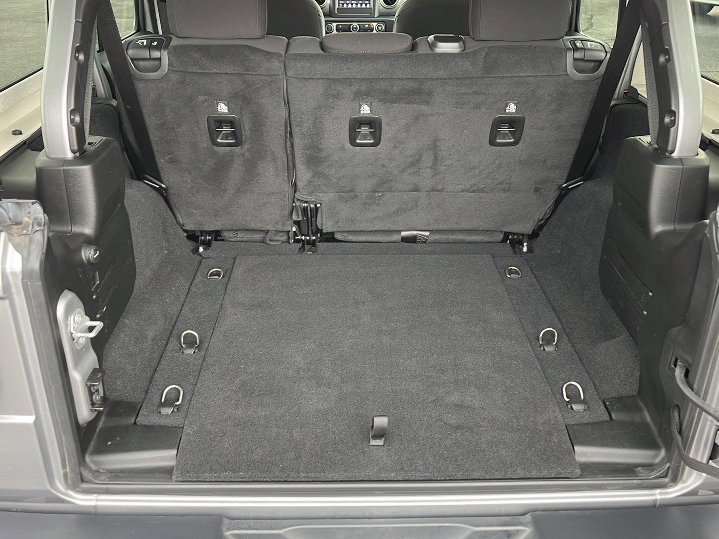 Used 2019 Jeep Wrangler Unlimited Sahara image 40