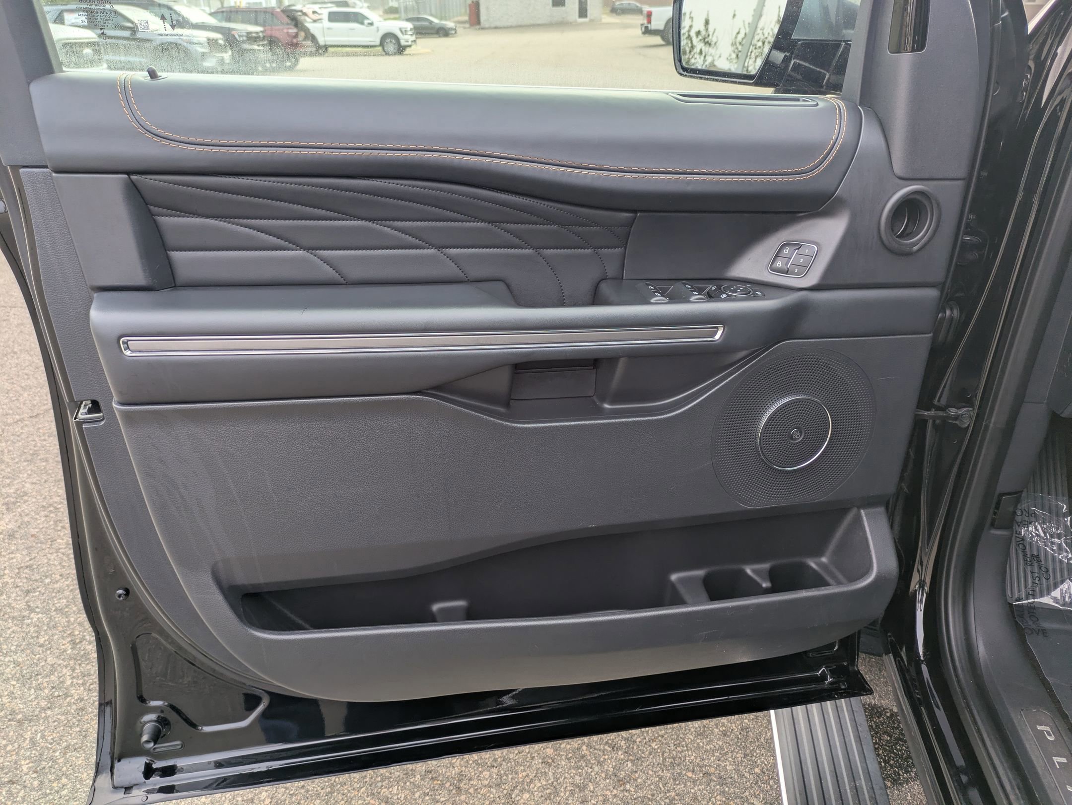 Certified 2023 Ford Expedition Platinum image 13