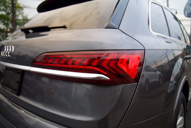 Used 2023 Audi Q7 2.0T Premium w/ Convenience Package AWD/4WD image 10