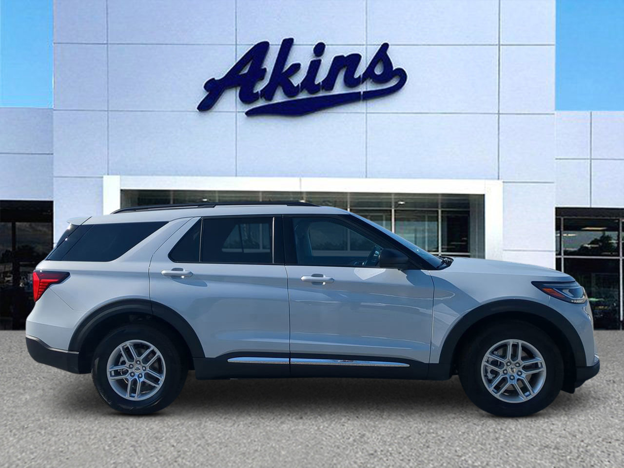 Certified 2025 Ford Explorer Active w/ Active Comfort Package image 5