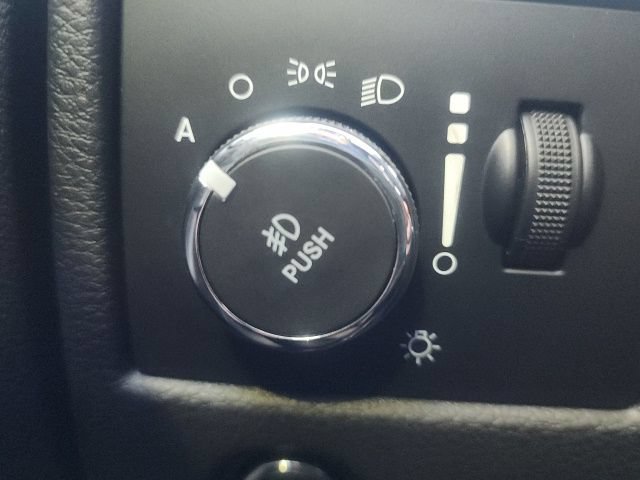 Used 2018 Jeep Grand Cherokee Altitude AWD/4WD image 25