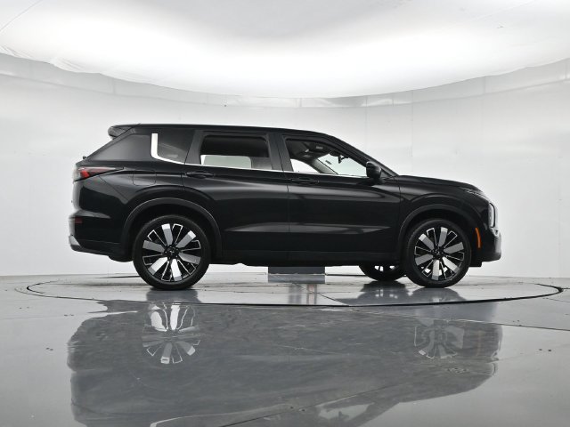 Used 2025 Mitsubishi Outlander SE FWD image 36