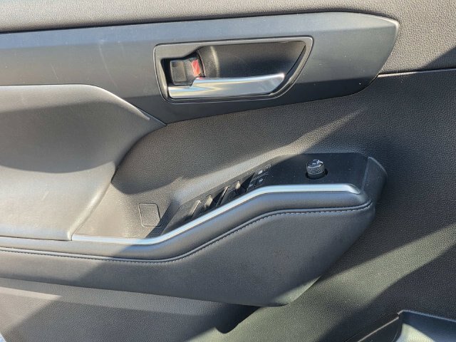 Used 2022 Toyota Highlander XLE FWD image 23