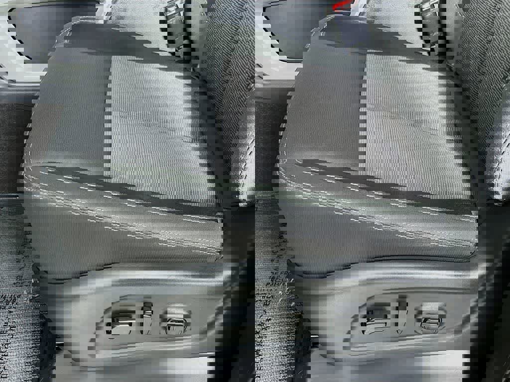 Used 2024 Nissan Titan SV w/ SV Convenience Package image 30