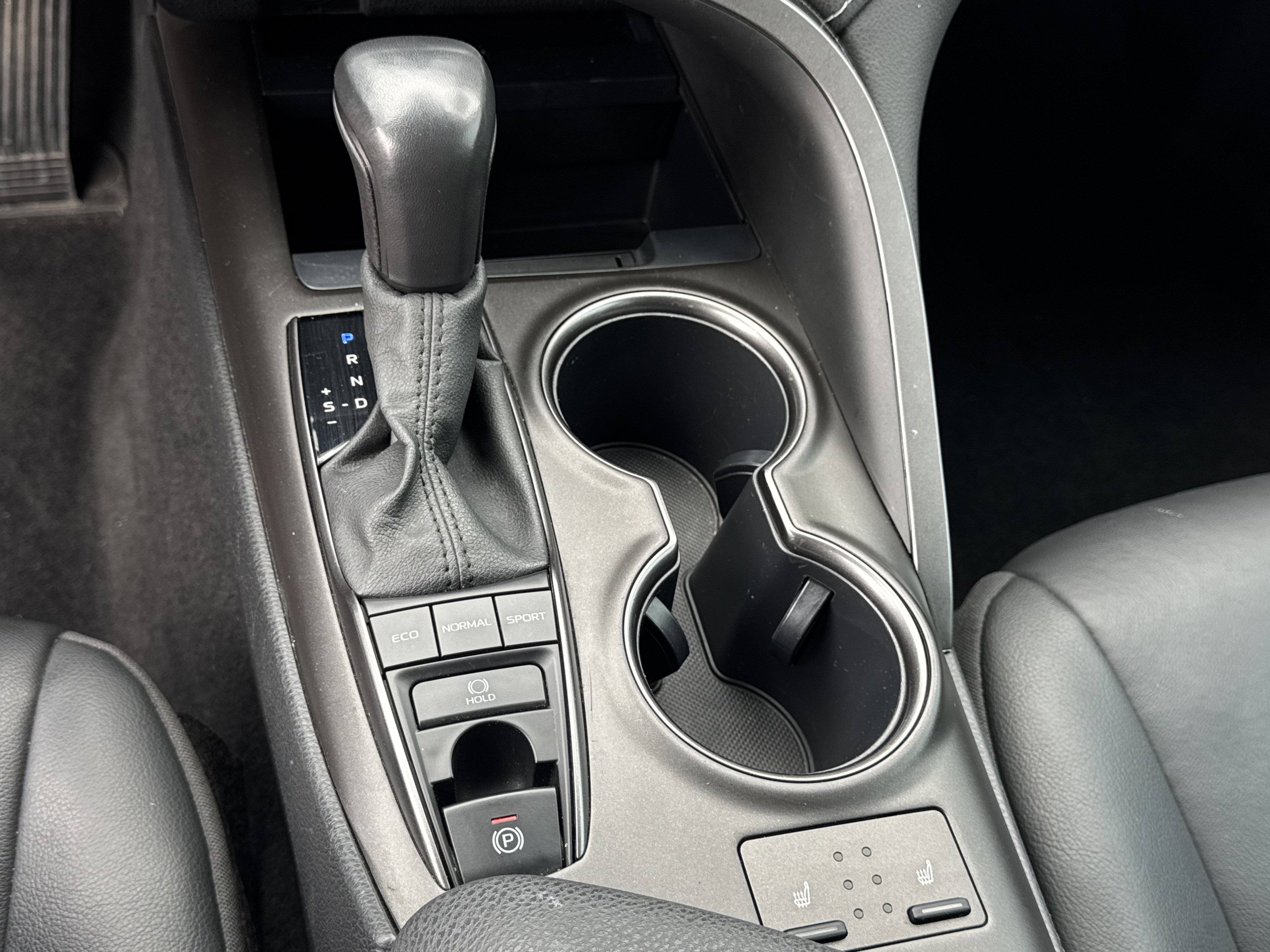 Used 2022 Toyota Camry XSE image 18