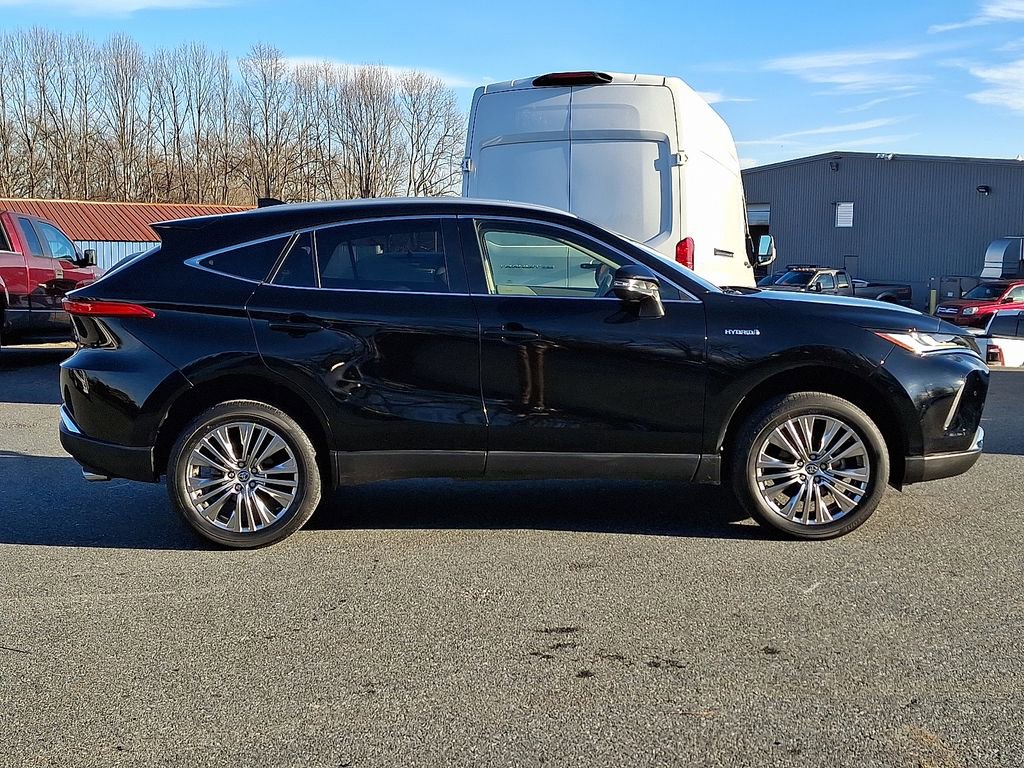 Used 2021 Toyota Venza XLE image 7