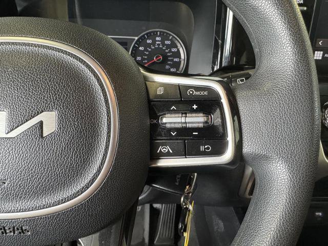 Used 2022 Kia Sorento LX image 31