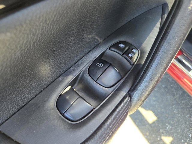 Used 2022 Nissan Rogue Sport SV FWD image 18