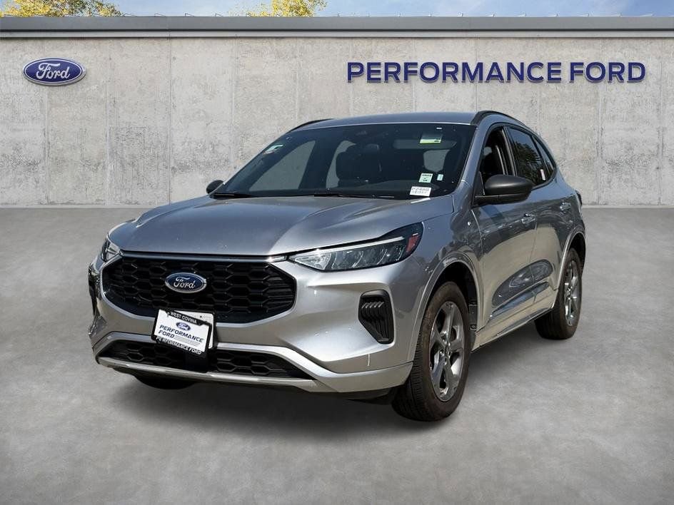 Certified 2024 Ford Escape ST-Line AWD/4WD image 3