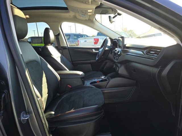 Certified 2022 Ford Escape SEL w/ SEL Stealth AWD Package image 18