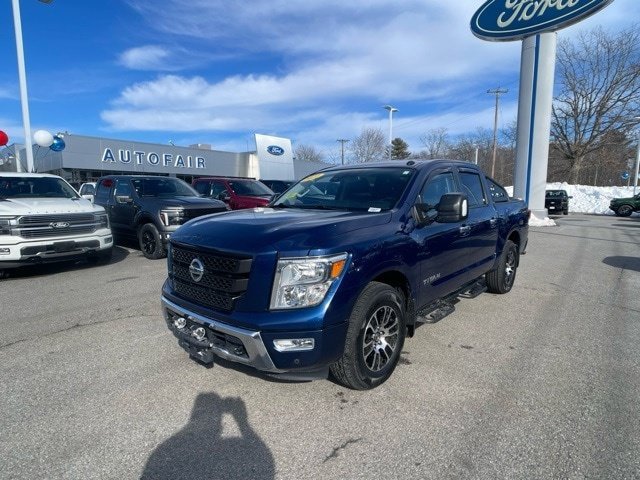 Used 2021 Nissan Titan SV w/ SV Convenience Package AWD/4WD image 4