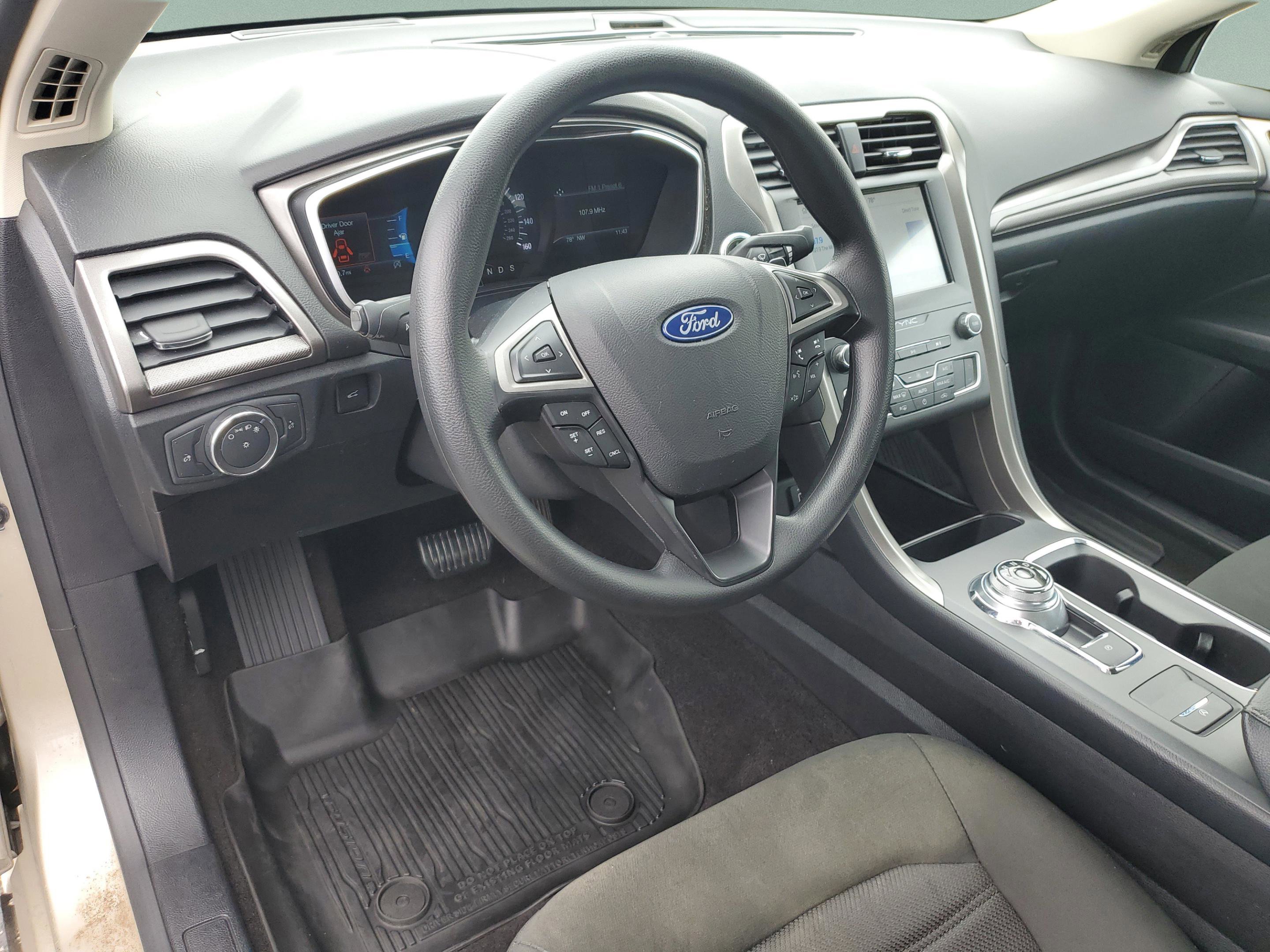 Certified 2019 Ford Fusion SE FWD image 12