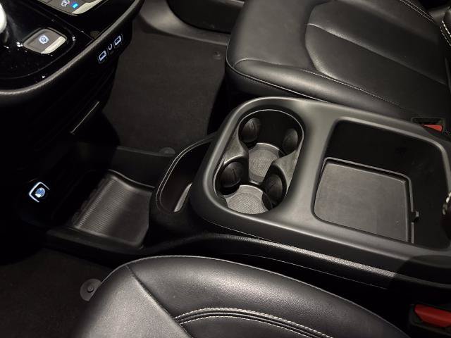 Used 2025 Chrysler Pacifica Select FWD image 30