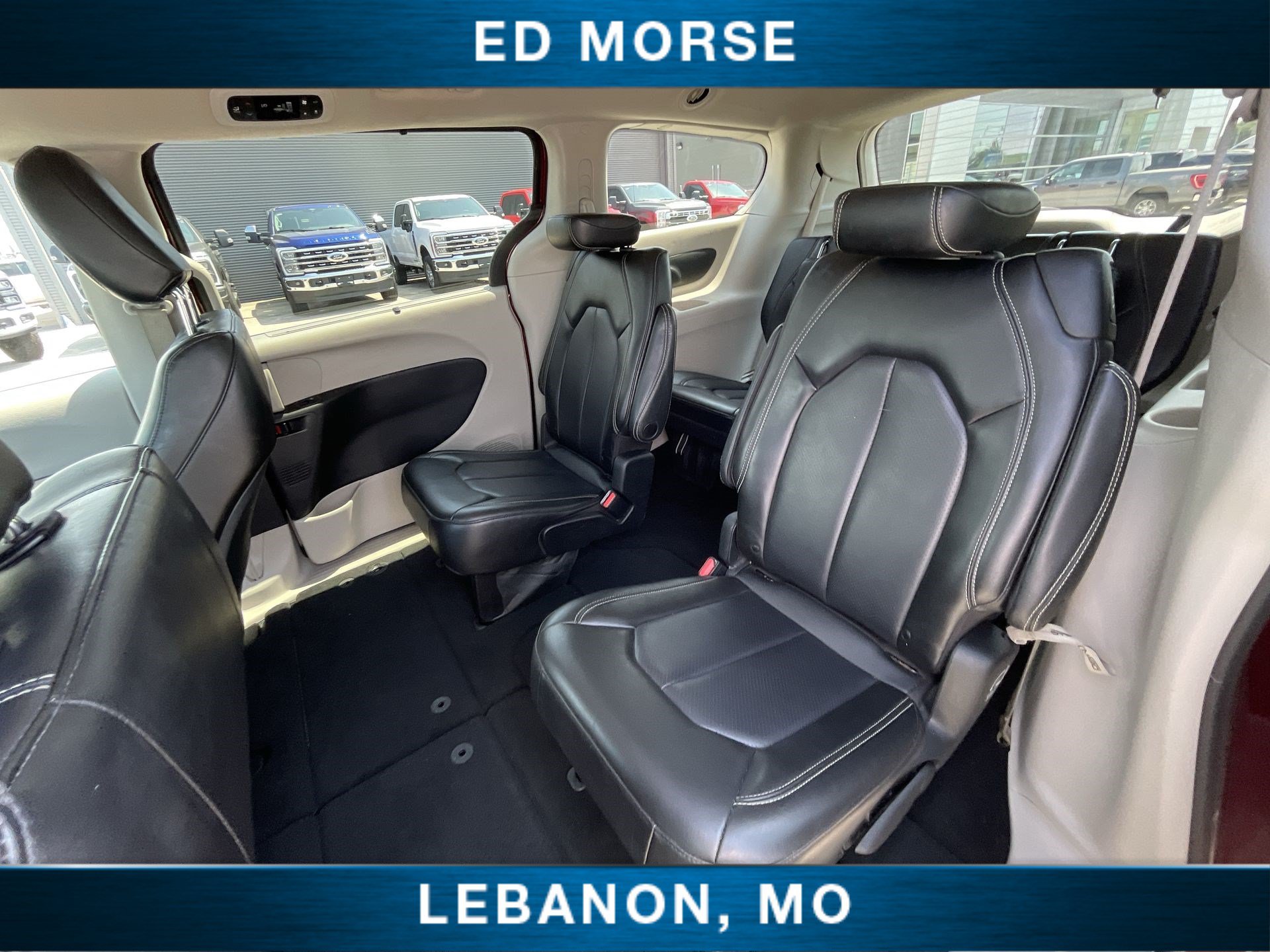 Used 2023 Chrysler Pacifica Touring-L FWD image 22