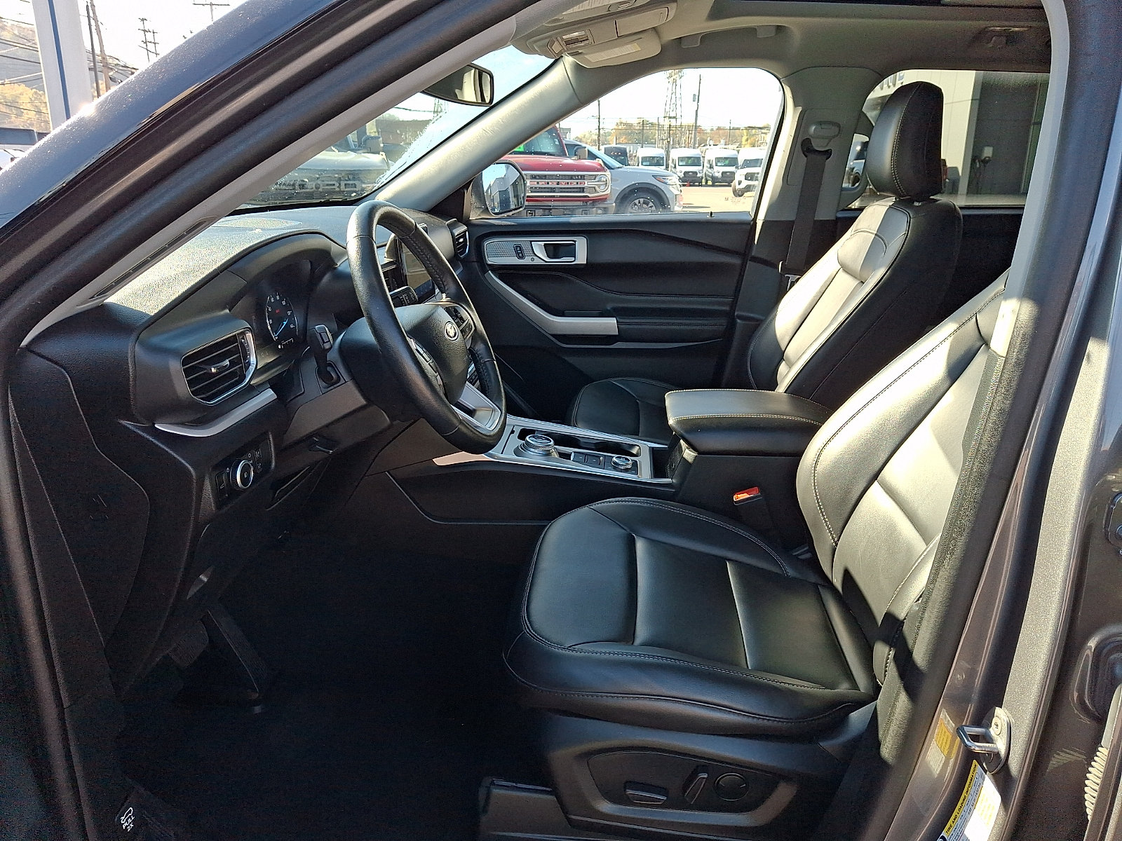 Certified 2023 Ford Explorer XLT w/ Equipment Group 202A AWD/4WD image 13