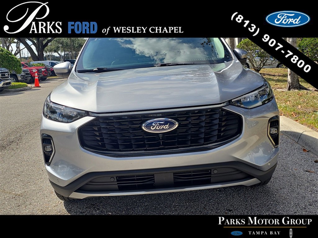 Certified 2023 Ford Escape Platinum w/ Class II Trailer Tow Package image 6